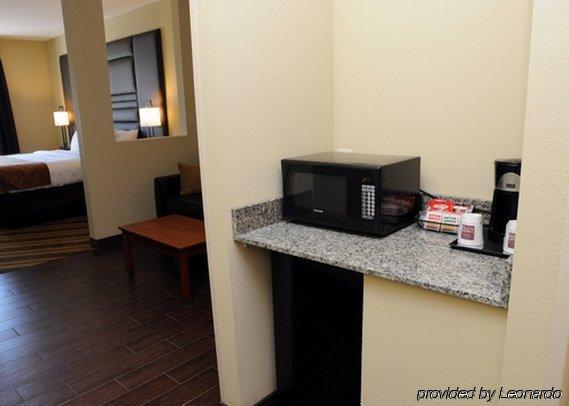 Comfort Suites Near Tanger Outlet Mall Gonzales Exterior photo